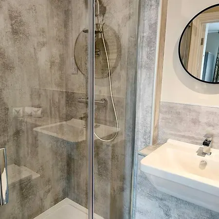 Apartment Carvetii - Anne House 2 - Dbl Bed First Floor En-suite